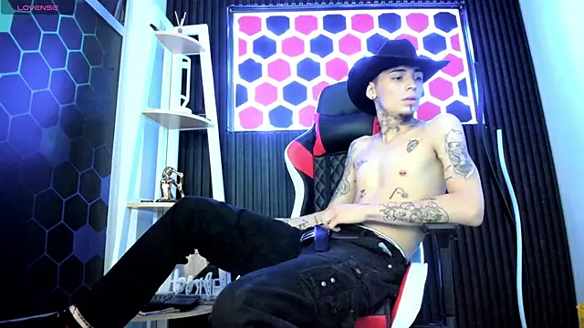 Max Hader  online show from March 13, 3:55 am