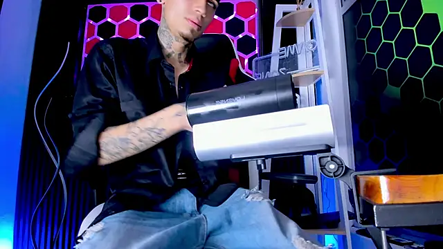 Max Hader  online show from March 21, 3:41 am