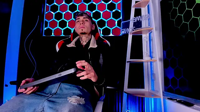 Max Hader  online show from March 30, 2:57 am