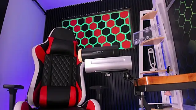 Max Hader  online show from April 7, 4:14 am