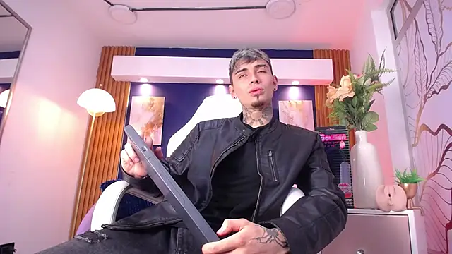 Max Hader  online show from March 31, 11:40 pm