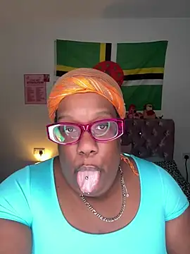 Snapshot of SweetCurvyRose chatting on March 3, 10:28 pm SweetCurvyRose online show from March 3, 10:28 pm