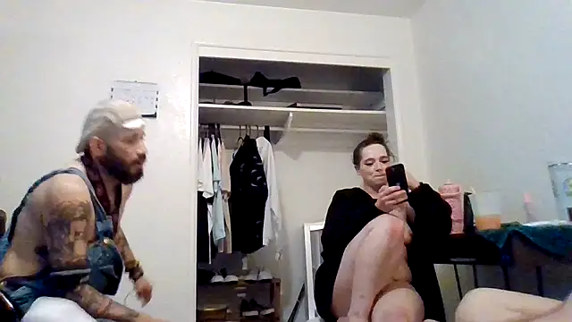 TallHungandCloudy69 online show from April 17, 9:45 am