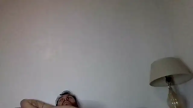 TallHungandCloudy69 online show from April 2, 2:08 am