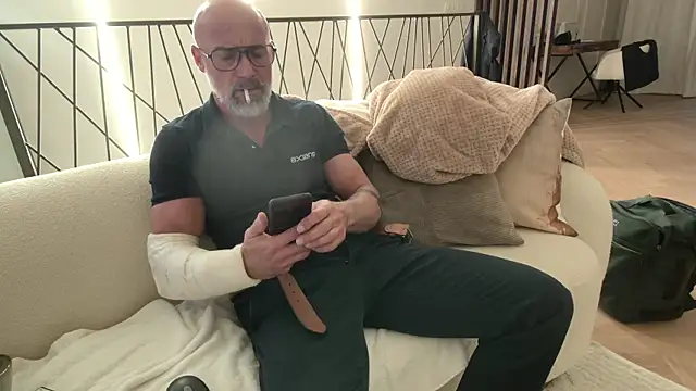 Aricky 2 online show from May 6, 6:12 pm