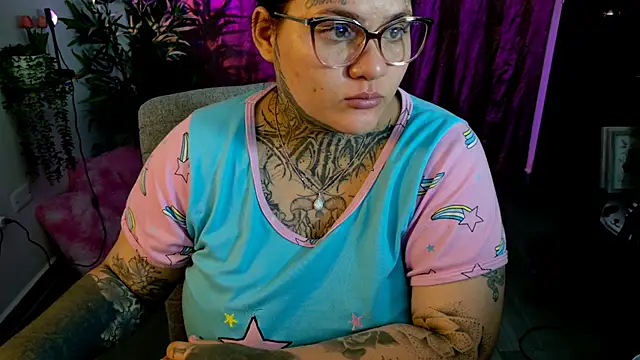 Snapshot of Tiffany_valentineRay chatting on March 2, 10:11 am Tiffany valentineRay online show from March 2, 10:11 am