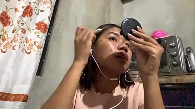 Snapshot of MatildaMozick chatting on March 3, 9:44 pm MatildaMozick online show from March 3, 9:44 pm