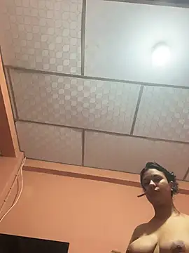 Snapshot of brownxlips1 chatting on March 4, 5:21 pm brownxlips1 online show from March 4, 5:21 pm