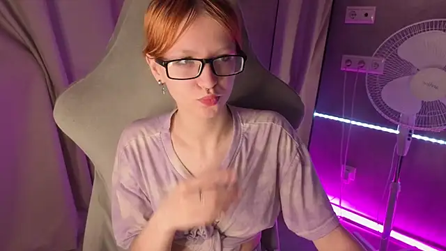 Snapshot of Emma_Dusk chatting on June 19, 1:00 am Emma Dusk online show from June 19, 1:00 am