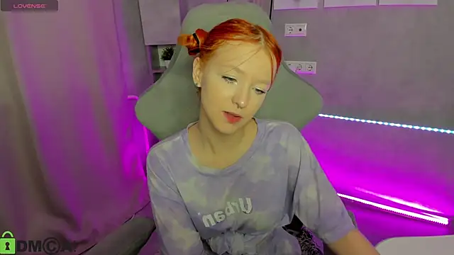 Emma Dusk online show from April 21, 1:42 am