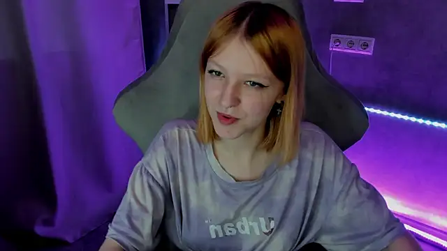 Snapshot of Emma_Dusk chatting on July 9, 1:06 am Emma Dusk online show from July 9, 1:06 am