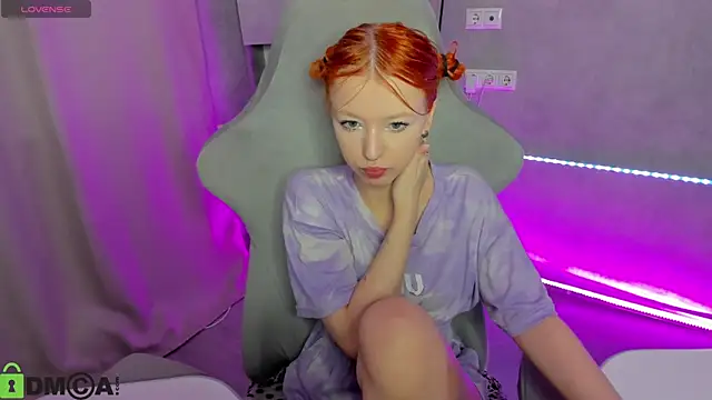 Emma Dusk online show from April 21, 1:07 am