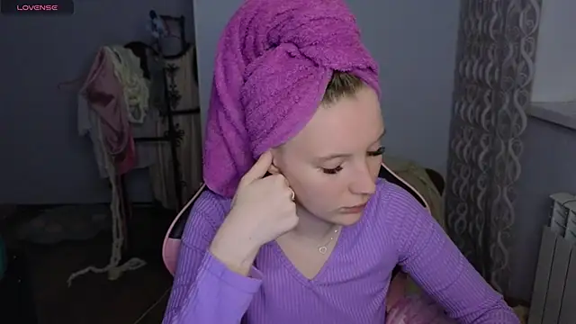 Mary Blu online show from April 21, 2:03 am