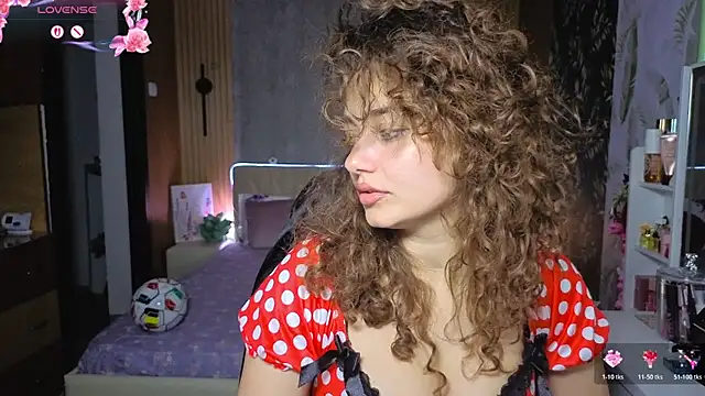 Snapshot of KatarinaHeaven chatting on July 1, 12:22 am KatarinaHeaven online show from July 1, 12:22 am