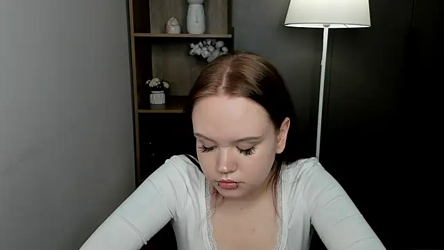 LeahAllsop online show from March 3, 8:43 am