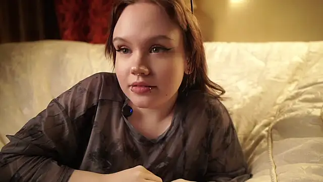 LeahAllsop online show from March 13, 3:39 pm