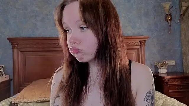 LeahAllsop online show from May 25, 2:22 am