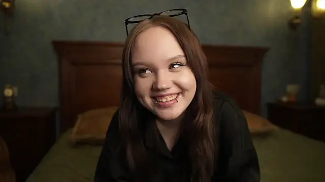 LeahAllsop online show from March 20, 2:56 am