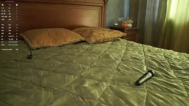 LeahAllsop online show from March 27, 8:26 am