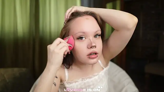 LeahAllsop online show from May 8, 2:37 am