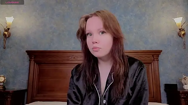 LeahAllsop online show from June 2, 2:11 am