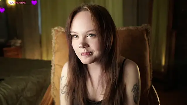 LeahAllsop online show from April 24, 4:25 am