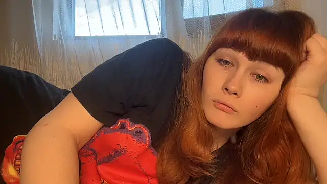 Snapshot of AlexaGudz chatting on June 26, 9:26 am AlexaGudz online show from June 26, 9:26 am