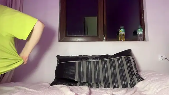 Snapshot of AlexaGudz chatting on June 19, 6:14 pm AlexaGudz online show from June 19, 6:14 pm