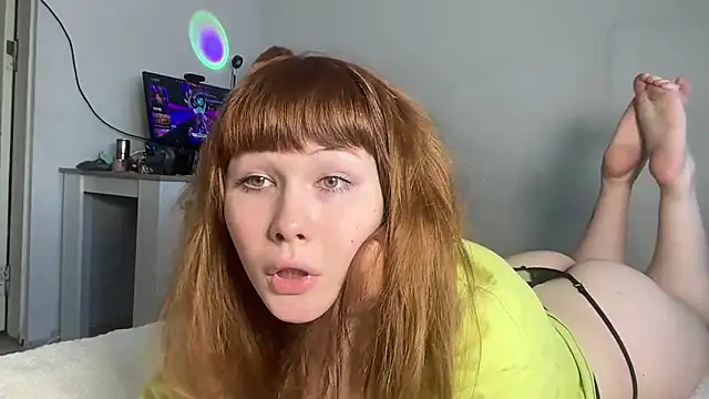 Snapshot of AlexaGudz chatting on June 8, 9:32 am AlexaGudz online show from June 8, 9:32 am