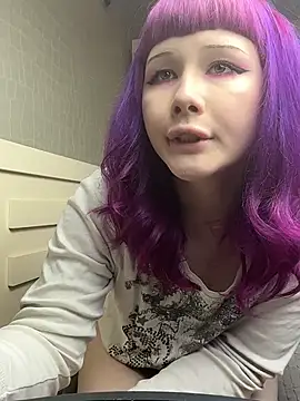 AlexaGudz online show from April 6, 7:59 pm