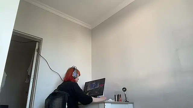 Snapshot of AlexaGudz chatting on June 3, 11:44 am AlexaGudz online show from June 3, 11:44 am