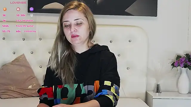 MellanieBliss online show from April 3, 4:19 am