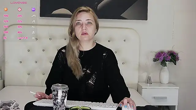 MellanieBliss online show from April 23, 4:30 am