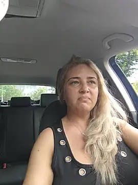Snapshot of MellanieBliss chatting on June 10, 2:40 pm MellanieBliss online show from June 10, 2:40 pm