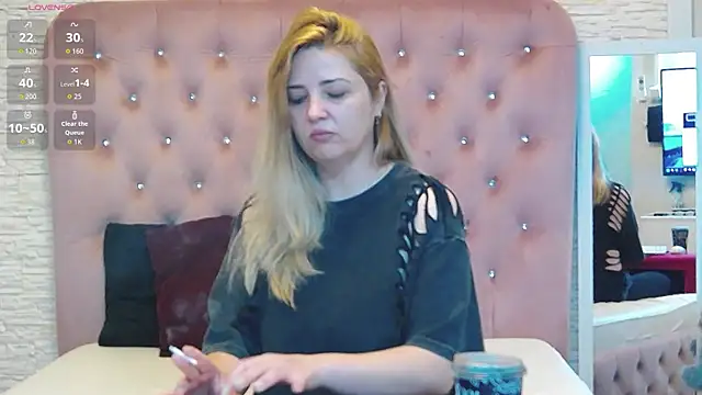 MellanieBliss online show from May 5, 4:26 am