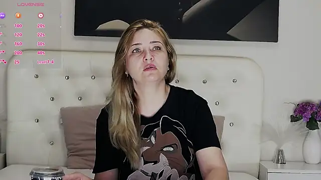 MellanieBliss online show from April 28, 4:39 am