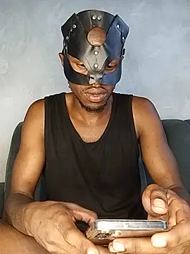Snapshot of StrongEbonyDick chatting on June 19, 1:28 pm StrongEbonyDick online show from June 19, 1:28 pm