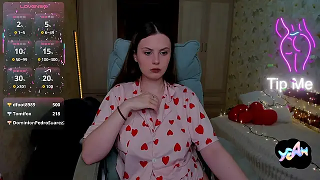 LoraTempt online show from June 7, 4:34 pm