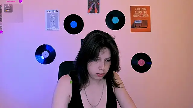 Snapshot of aria_wild_ chatting on June 13, 7:23 pm aria wild online show from June 13, 7:23 pm