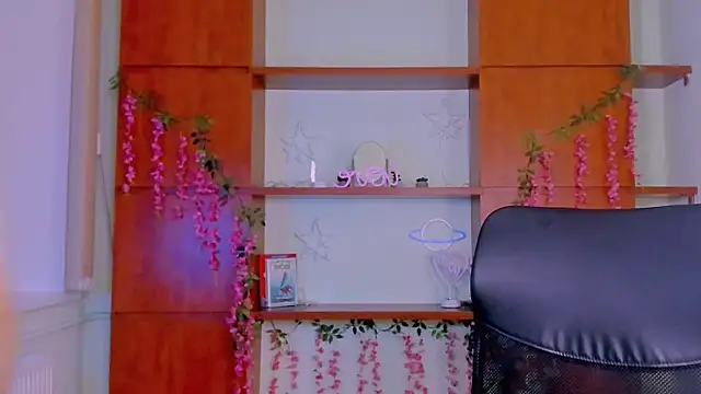 Snapshot of aria_wild_ chatting on June 18, 8:46 am aria wild online show from June 18, 8:46 am