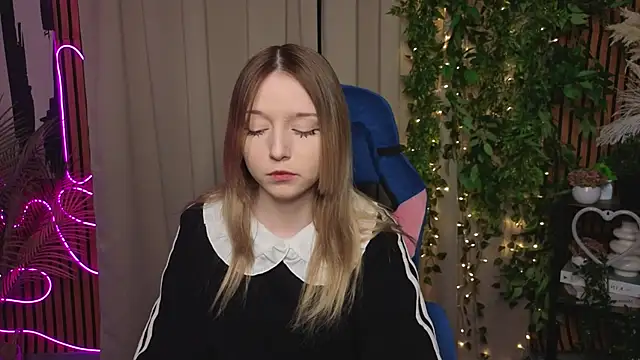 JillHolland online show from March 21, 11:25 am