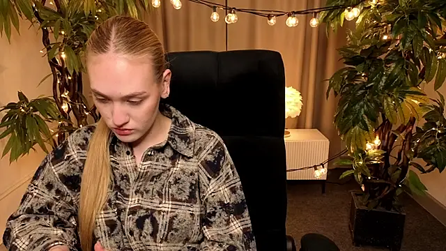 JenniferCamprell online show from March 25, 4:17 pm