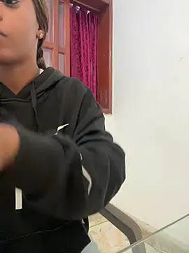 LiaTrainor online show from March 31, 11:45 am