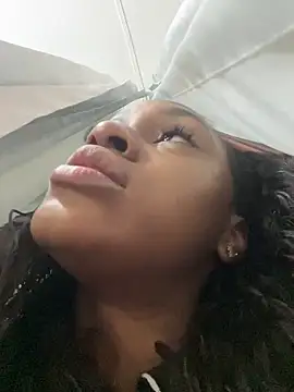 LiaTrainor online show from April 7, 11:01 am