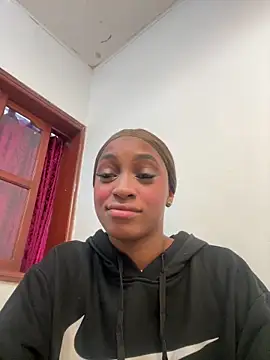 LiaTrainor online show from March 12, 12:42 pm