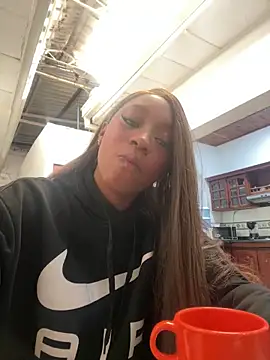 LiaTrainor online show from March 16, 12:31 pm