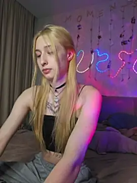 Snapshot of Emma_Willson chatting on June 7, 7:52 pm Emma Willson online show from June 7, 7:52 pm