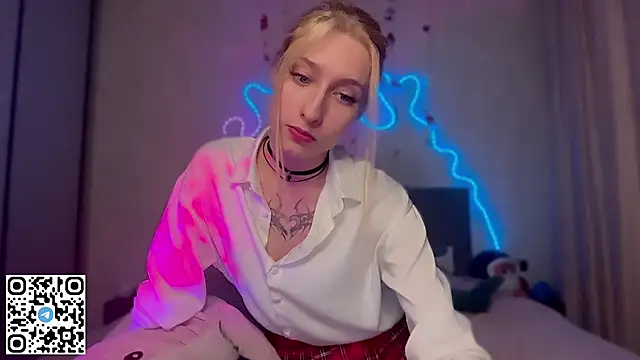 Emma Willson online show from June 26, 6:25 pm