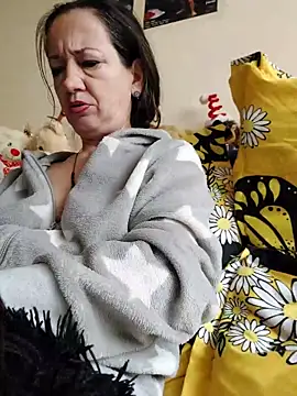 Snapshot of anayss17 chatting on March 19, 5:51 am anayss17 online show from March 19, 5:51 am