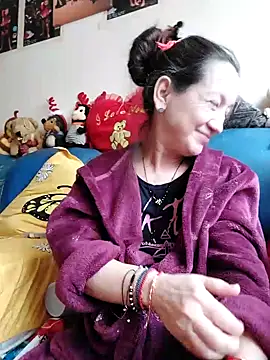 Snapshot of anayss17 chatting on March 2, 2:24 pm anayss17 online show from March 2, 2:24 pm